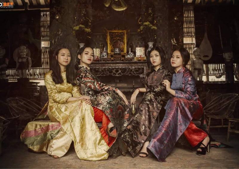 Vai gam may ao dai truyen thong