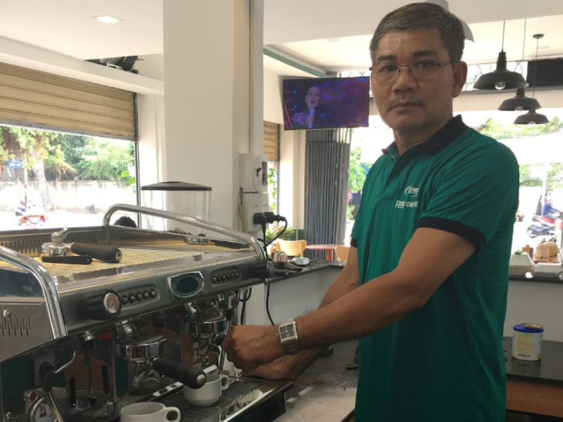 dong phuc nhan vien reno coffe good coffee it's my life quan tan phu