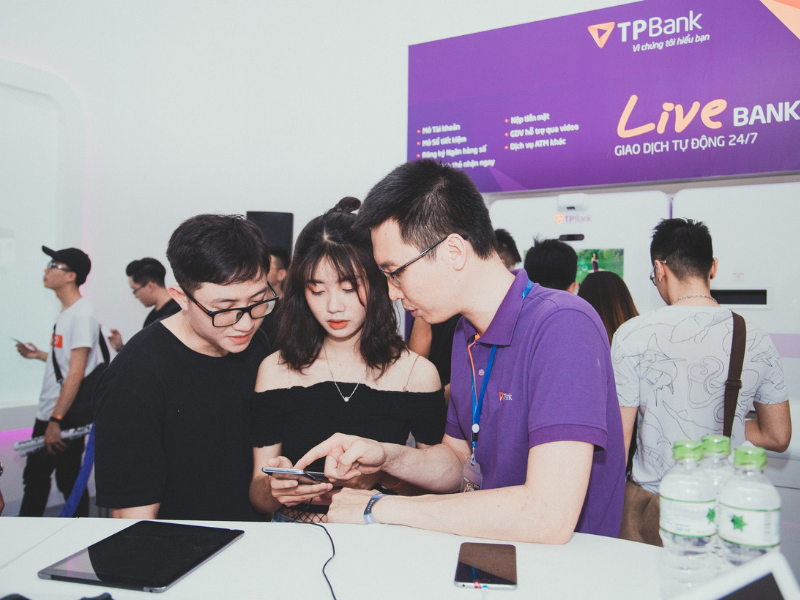 dong phuc nhan vien ngan hang tmcp tien phong tp bank