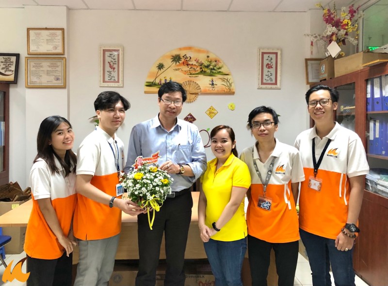 hinh anh thuc te dong phuc marketing club truong dh tai chinh marketing hcm quan phu nhuan