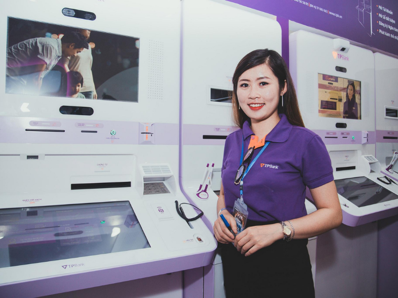 hinh anh thuc te dong phuc nhan vien ngan hang tmcp tien phong tp bank
