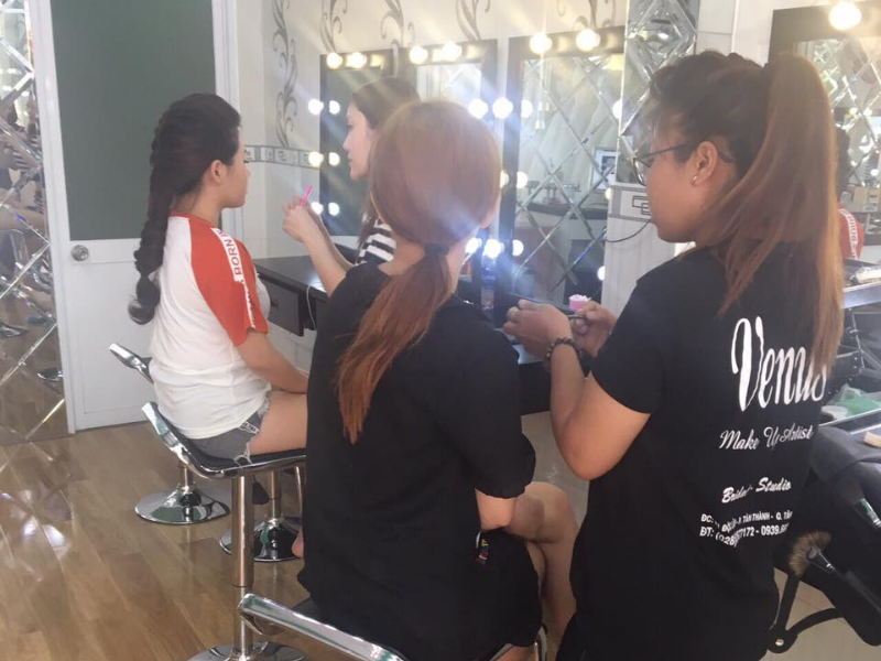 hinh anh thuc te dong phuc venus makeup artist quan tan phu