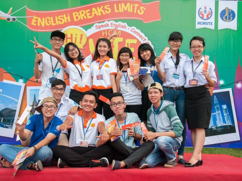 hinh anh thuc te dong phuc su kien hcmute english camp 2015 thu duc