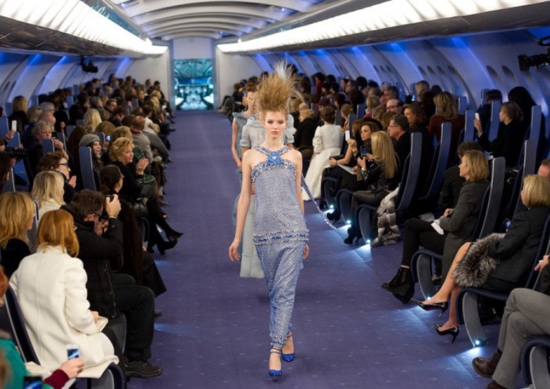 bo suu tap haute couture xuan he 2012 trong khoang may bay