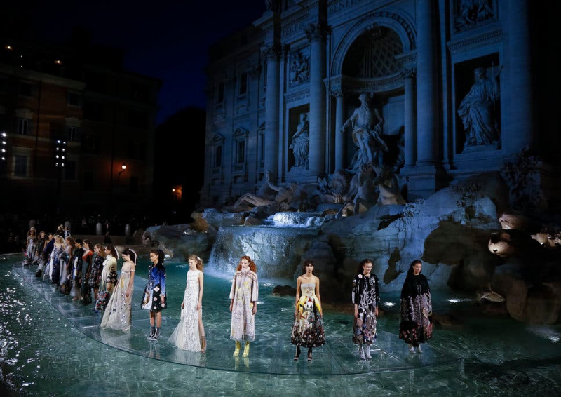 bo suu tap thoi trang cao cap Legends and Fairytales cua fendi