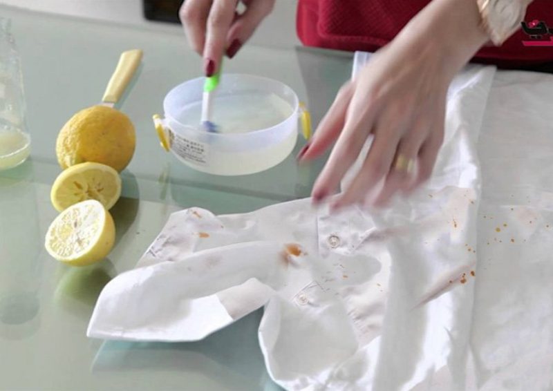 cach xu ly quan ao bi lem mau bang chanh va thuoc tim