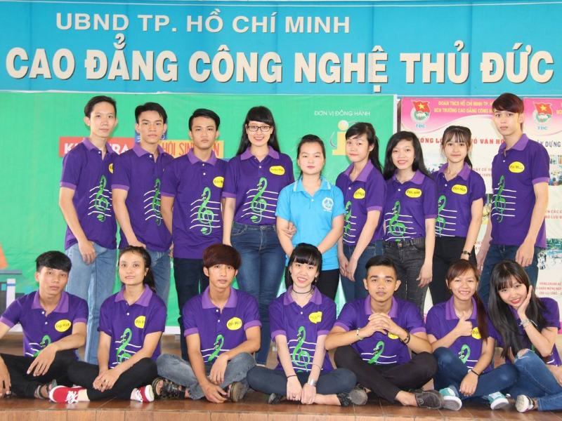 hinh anh thuc te dong phuc nhom anh quan cao dang cong nghe thu duc
