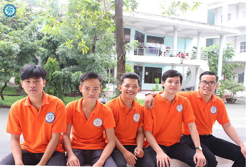 hinh anh thuc te ao thun clb sinh vien 5 tot ufm
