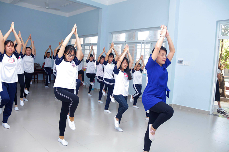 hinh anh thuc te ao thun sinh vien truong cao dang su pham ba ria vung tau