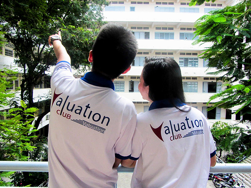 hinh anh thuc te dong phuc clb tham dinh gia ueh valuation club