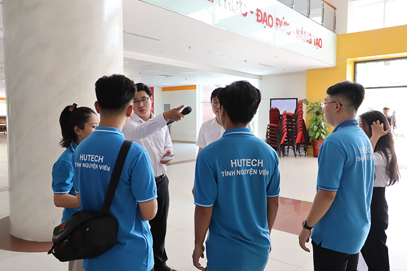 hinh anh thuc te dong phuc clb tinh nguyen vien hutech