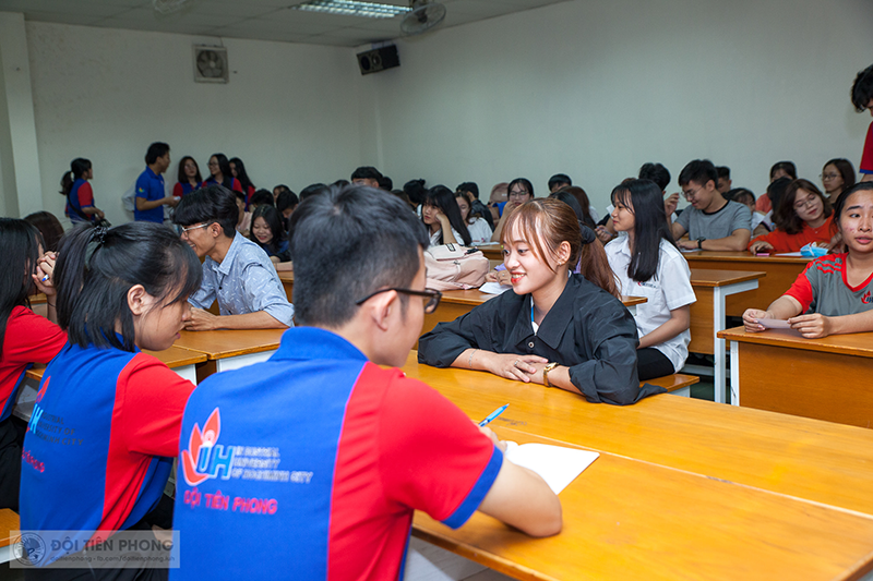 hinh anh thuc te dong phuc doi tien phong dai hoc cong nghiep tp hcm
