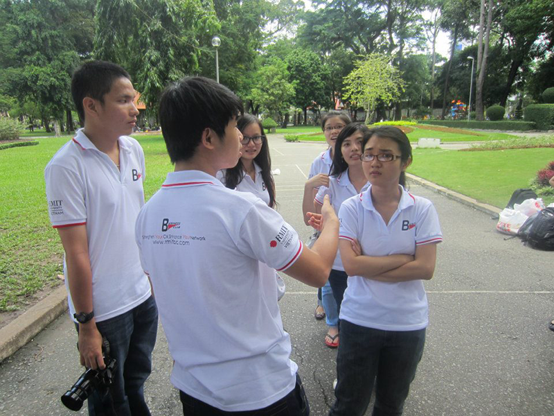 hinh anh thuc te dong phuc rmit vietnam business club