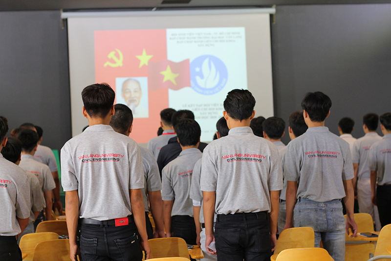 hinh anh thuc te dong phuc sinh vien khoa xay dung truong dai hoc van lang