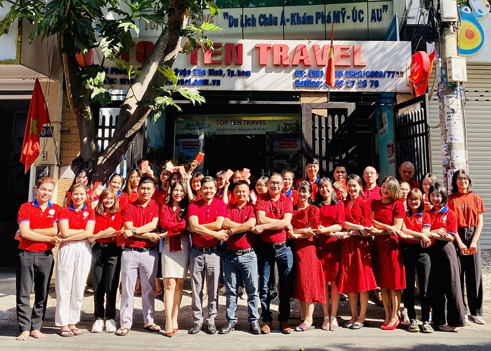 ao dong phuc top ten travel