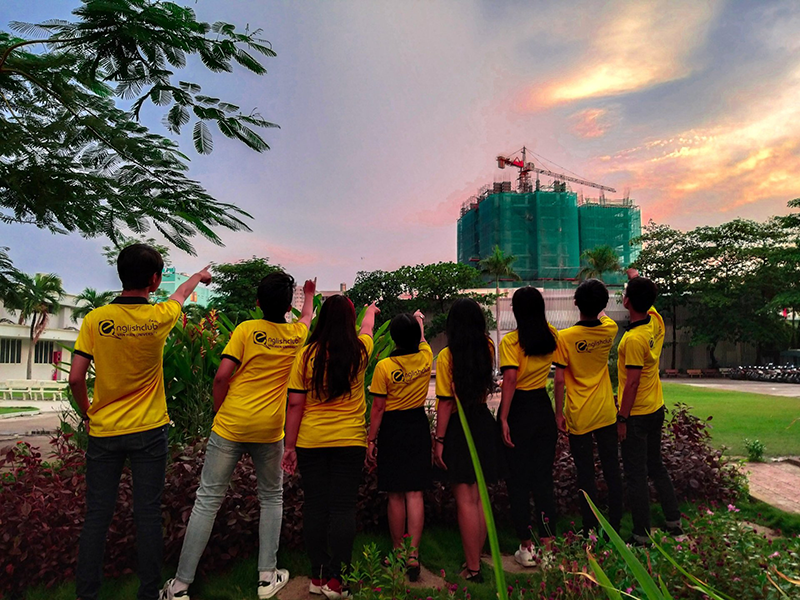 hinh anh thuc te dong phuc english club vhu