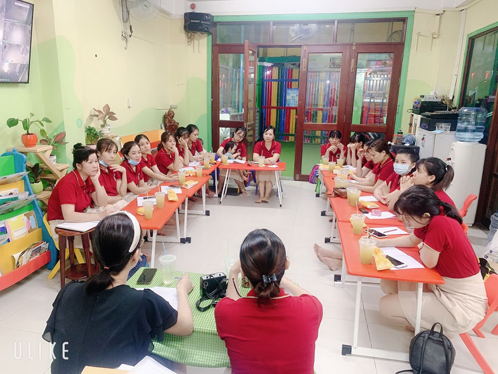 dong phuc giao vien kim dong kindergarten