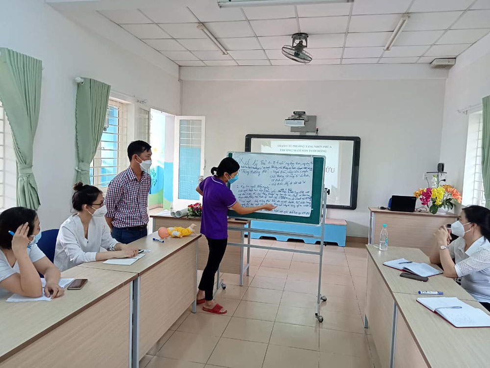 dong phuc giao vien mam non ban mai