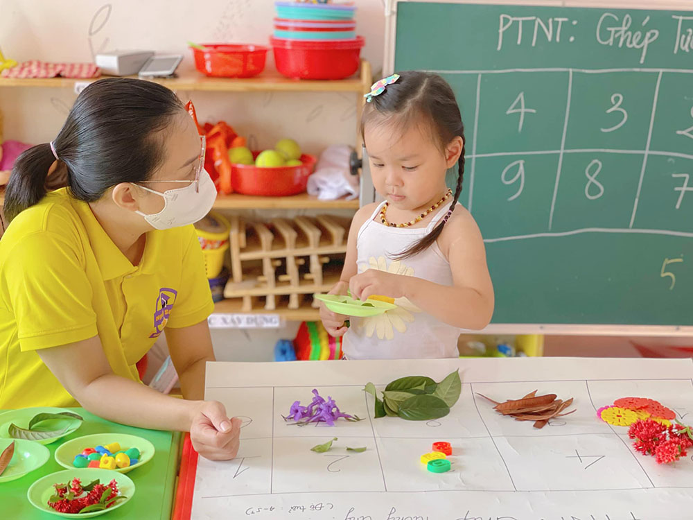 dong phuc giao vien mam non ngoi sao