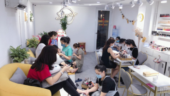 hinh anh thuc te tap de nhan vien sunrise nail bar