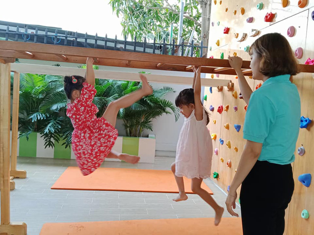 dong phuc mam non little rainbow preschool