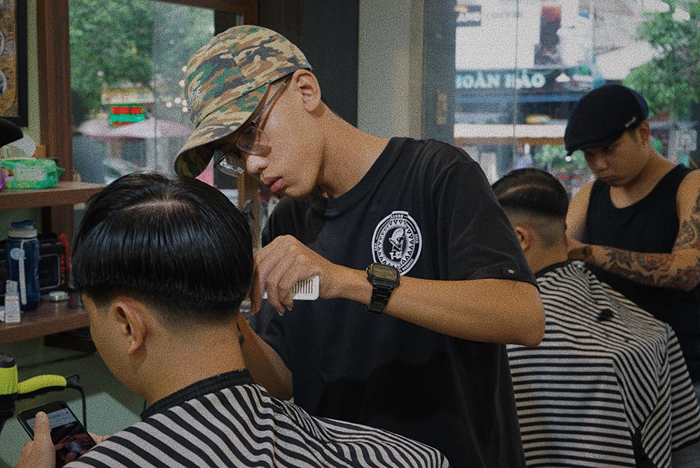 dong phuc nhan vien T-Cut Barber Shop