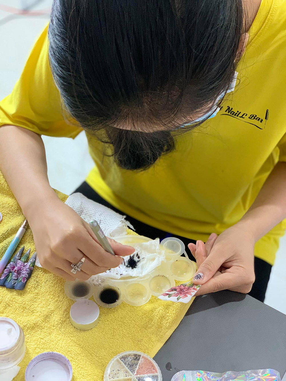 dong phuc nhan vien nelly nail bar