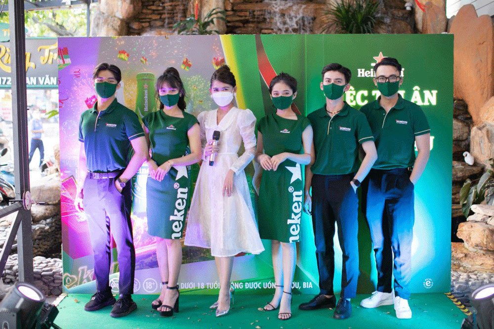 hinh anh ao thun nhan vien heineken vietnam