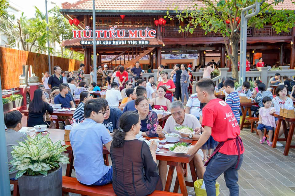 hinh anh ao thun nhan vien hu tieu muc ong gia cali