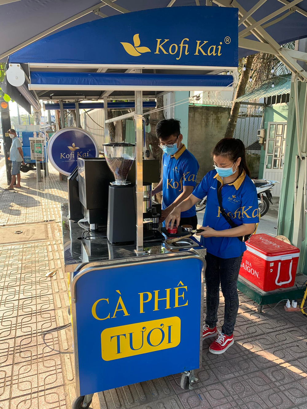 hinh anh ao thun nhan vien kofi kai ca phe tuoi