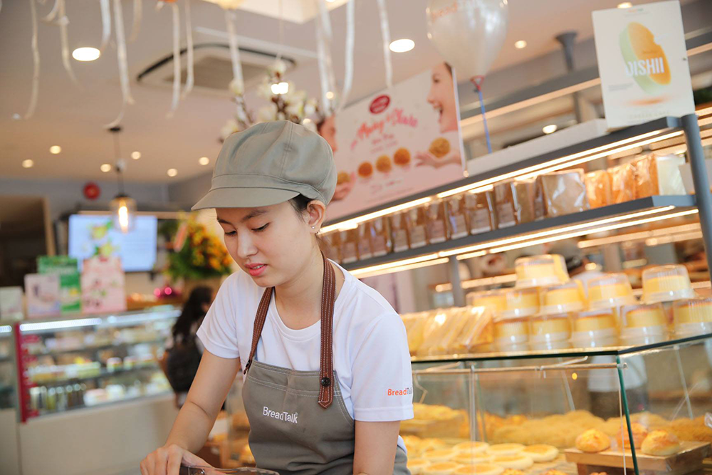 hinh anh thuc te tap de nhan vien breadtalk vietnam