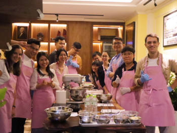 hinh anh thuc te tap de nhan vien the dreamers dessert bar