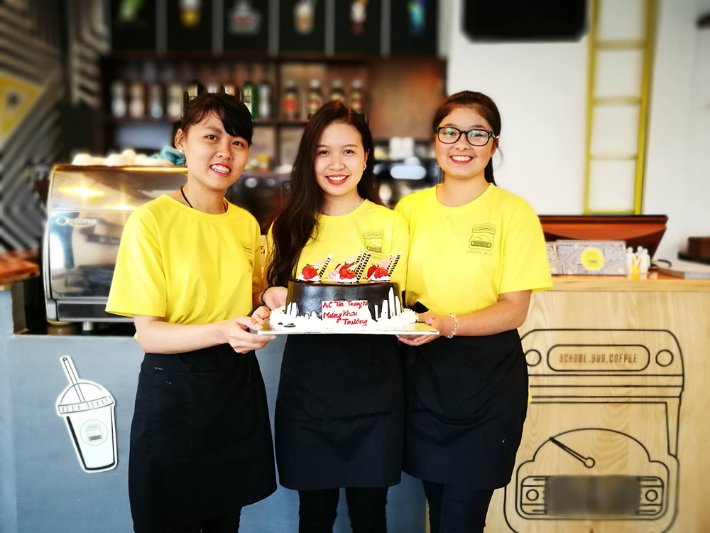dong phuc nhan vien school bus coffee