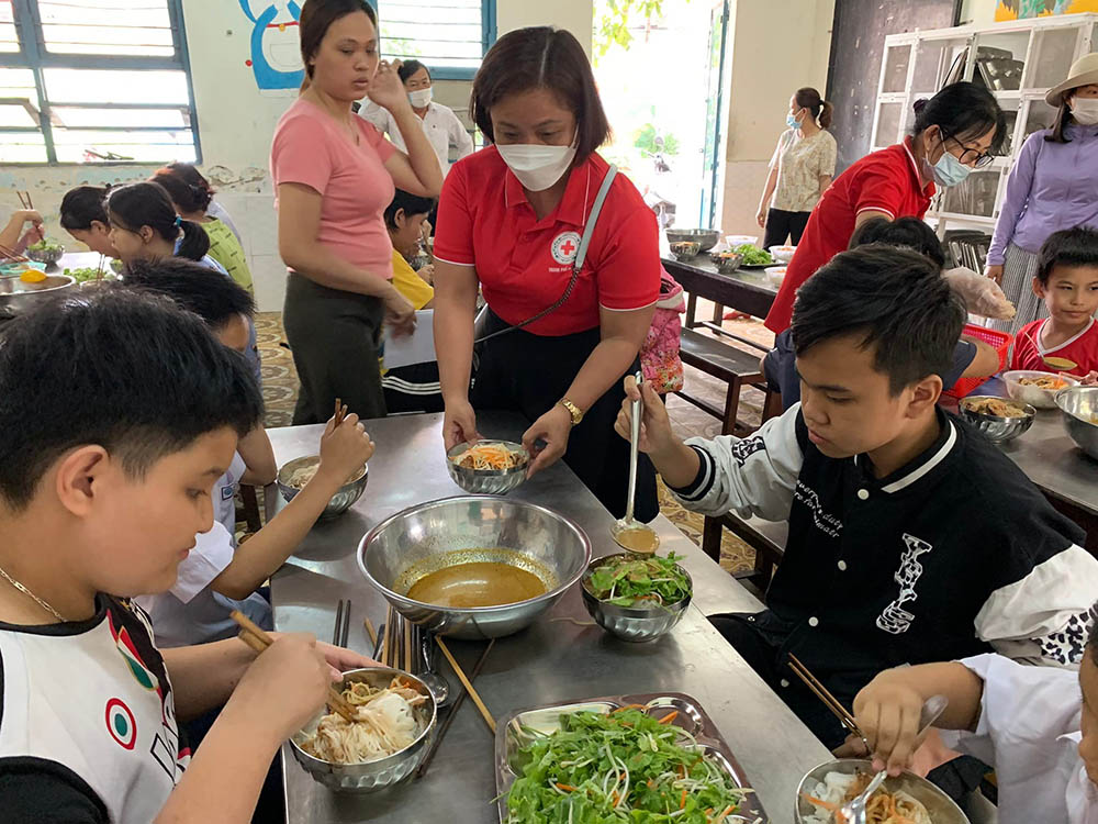 dong phuc thanh vien hoi chu thap do thanh pho da nang
