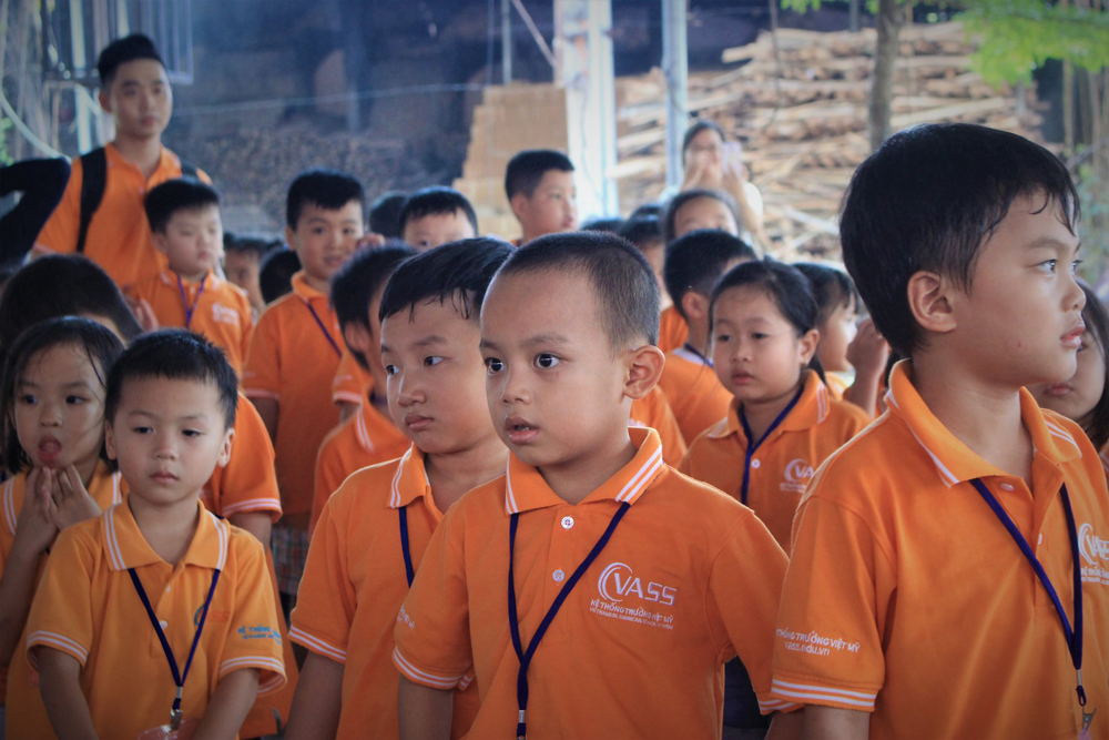 hinh anh dong phuc he thong truong viet my vass