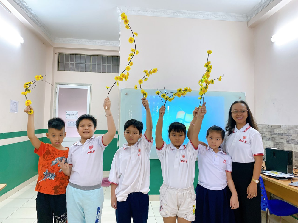 hinh anh dong phuc hey center teaching from the heart