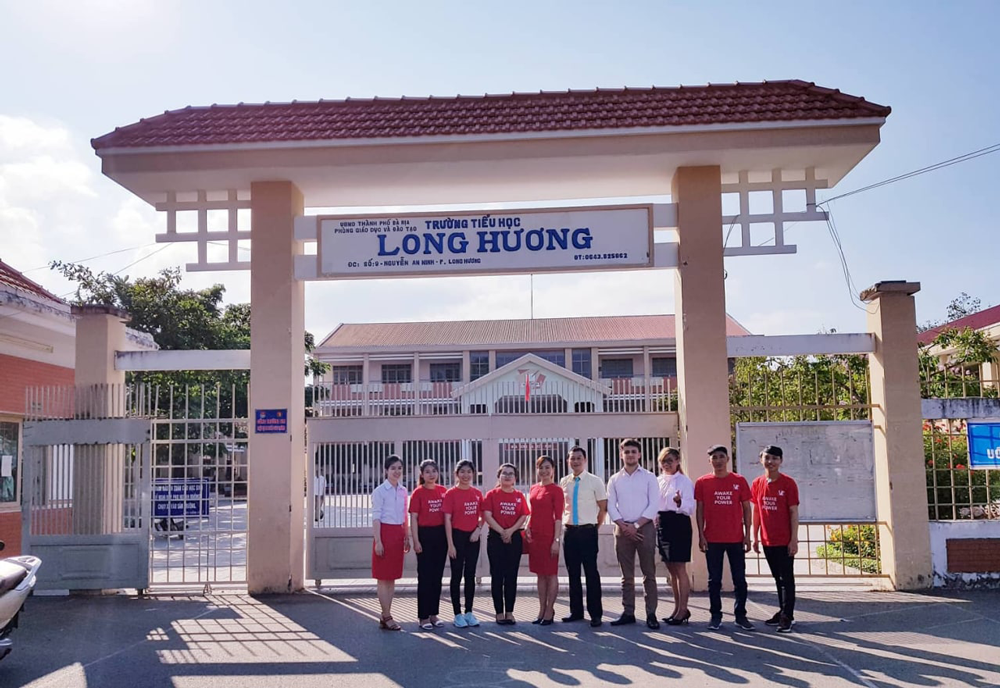 hinh anh dong phuc ngoai ngu anh viet we care we share