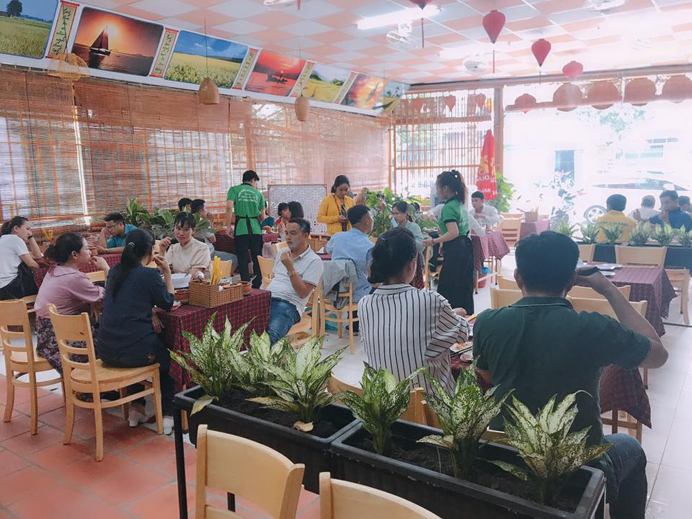 hinh anh dong phuc nhan vien com nieu huong viet