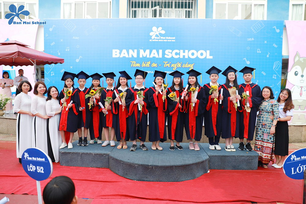 ban mai school