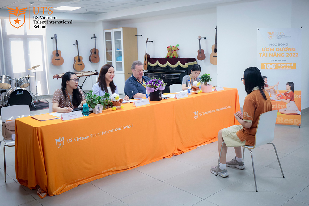 dong phuc hoc sinh truong quoc te nam my