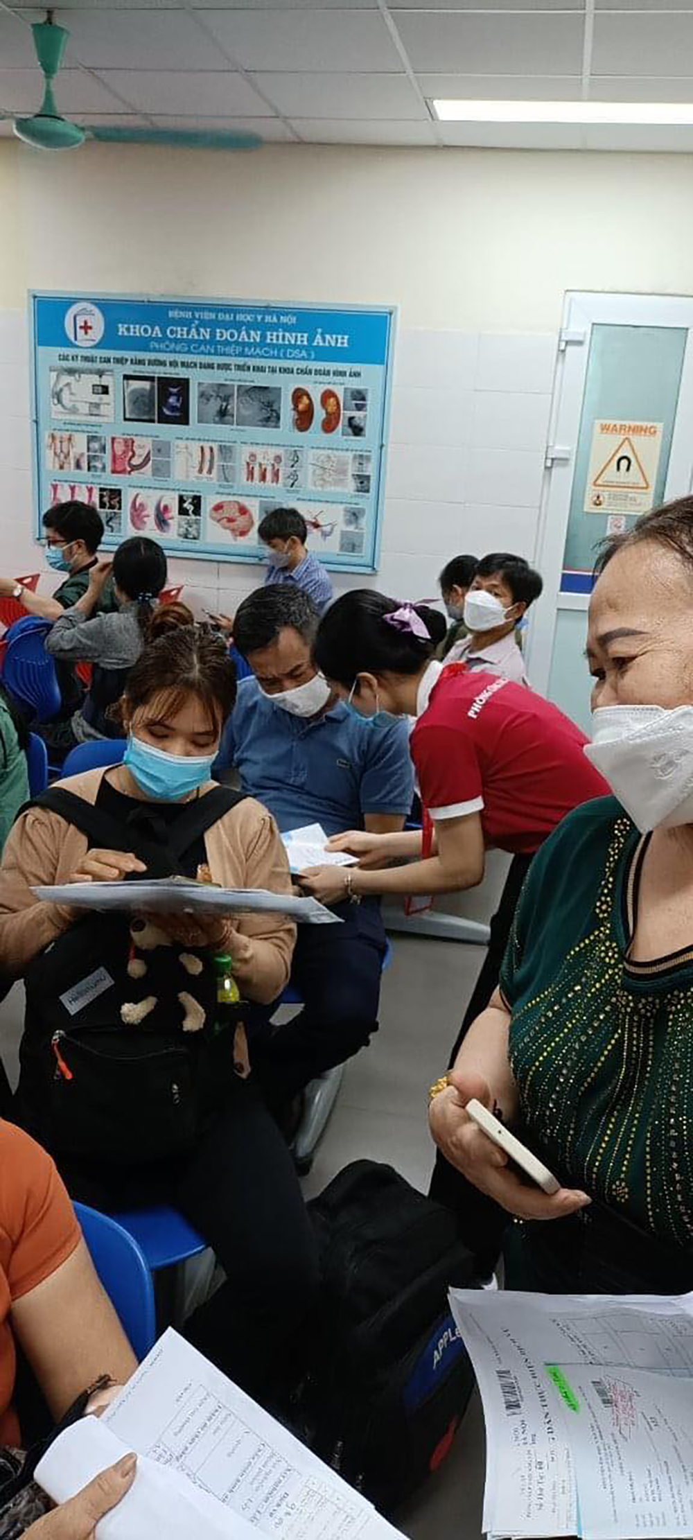 dong phuc nhan vien phong ctxh dai hoc y ha noi