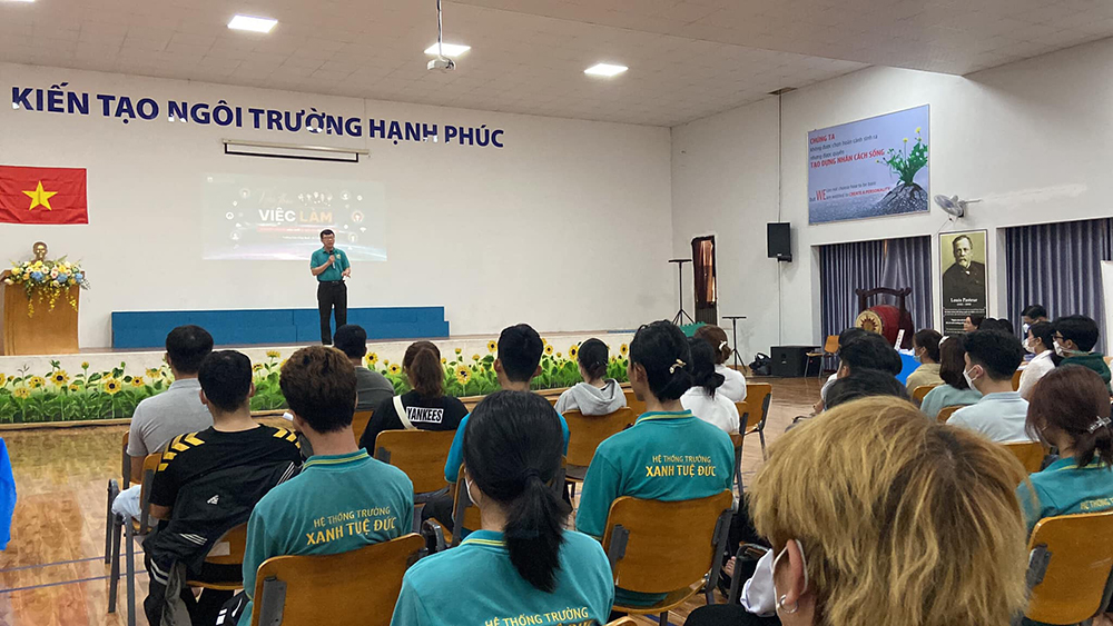 dong phuc sinh vien cao dang quoc te tue duc - vabis