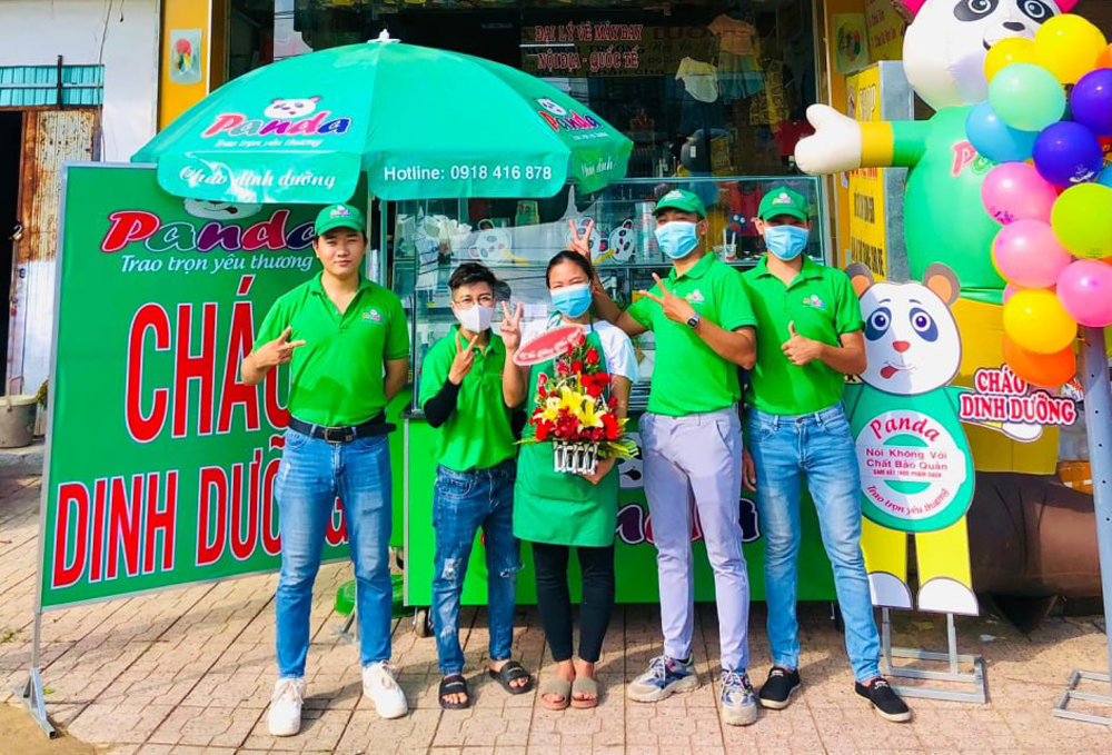 hinh anh dong phuc chao dinh duong panda trao tron yeu thuong