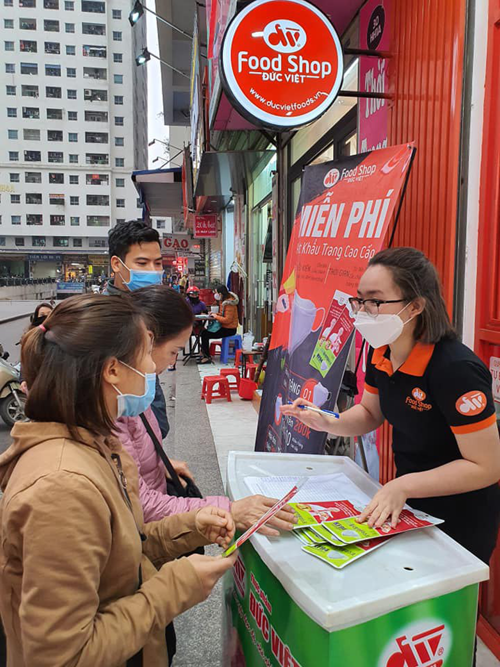 hinh anh dong phuc duc viet food shop