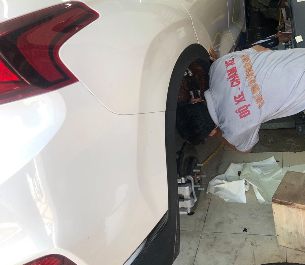 hinh anh dong phuc garage bae auto