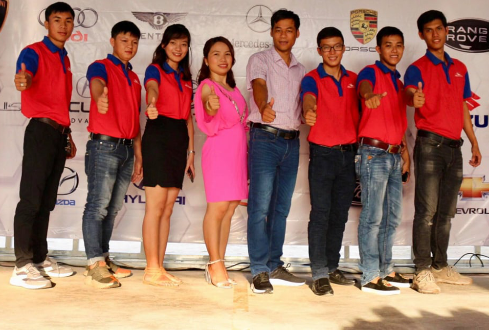hinh anh dong phuc garage phuoc trung sai gon