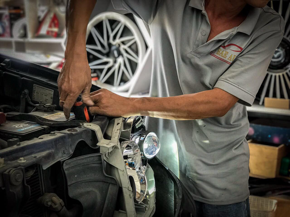 hinh anh dong phuc nhan vien garage bae auto