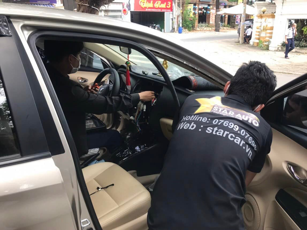 hinh anh dong phuc nhan vien star auto do xe chuyen nghiep