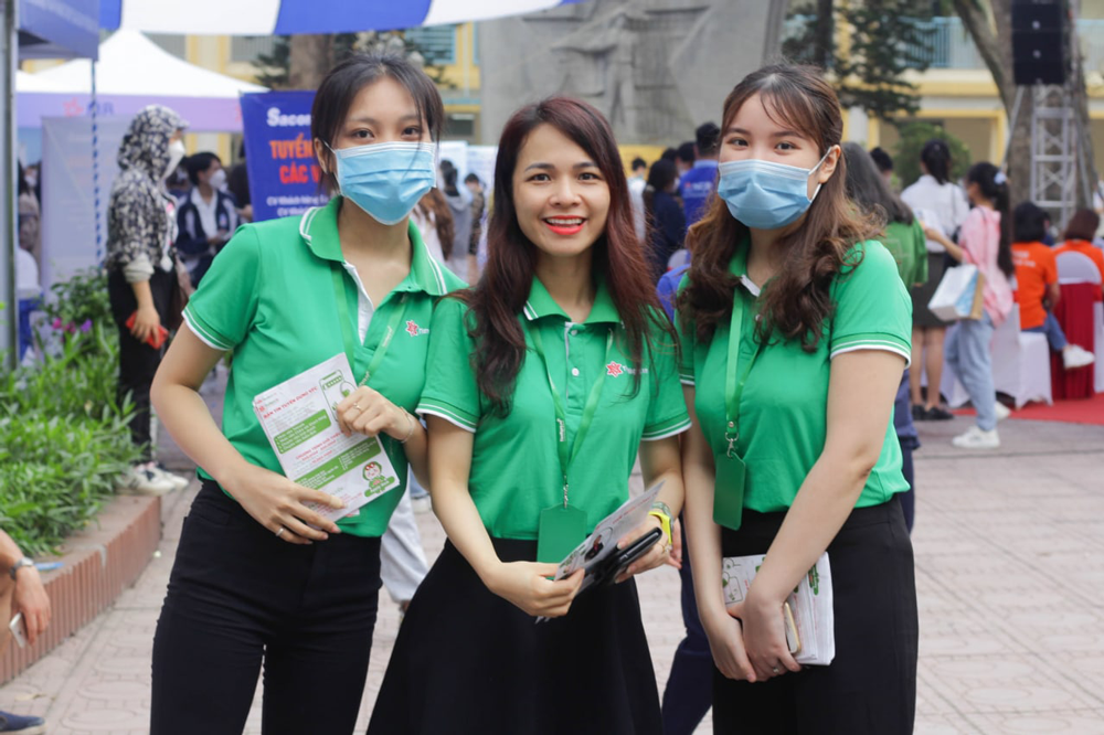 hinh anh dong phuc tienngay.vn dich vu tai chinh da tien ich