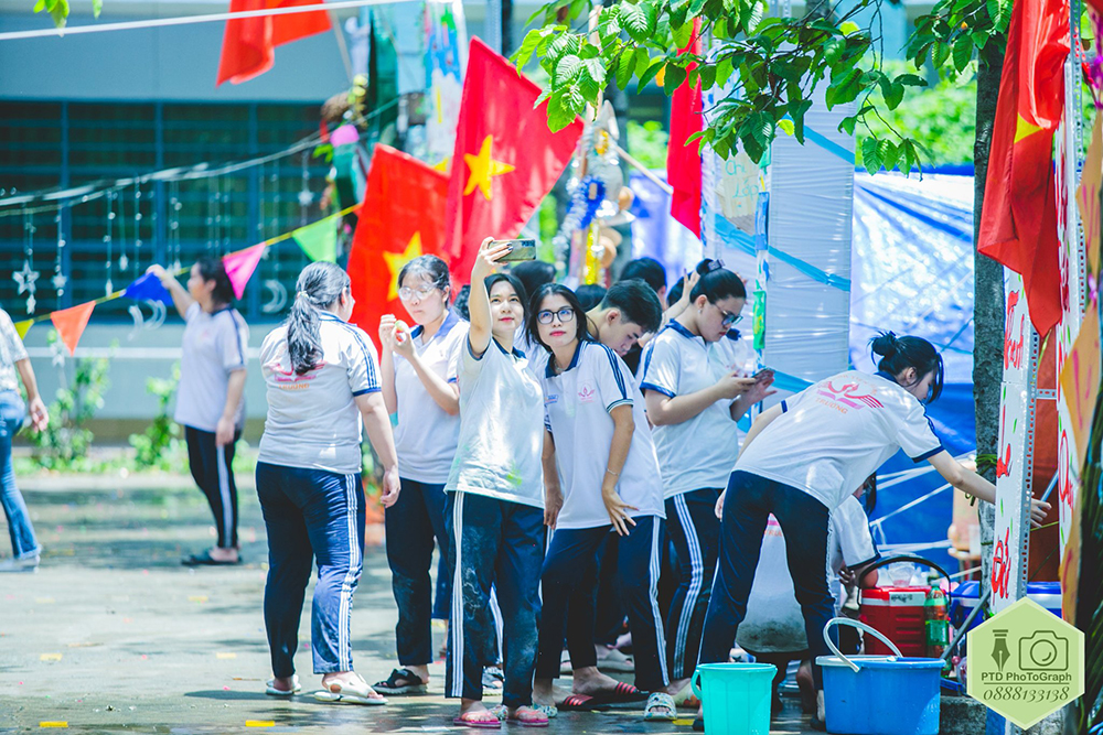 ao the duc hoc sinh truong th, thcs, thpt dinh tien hoang